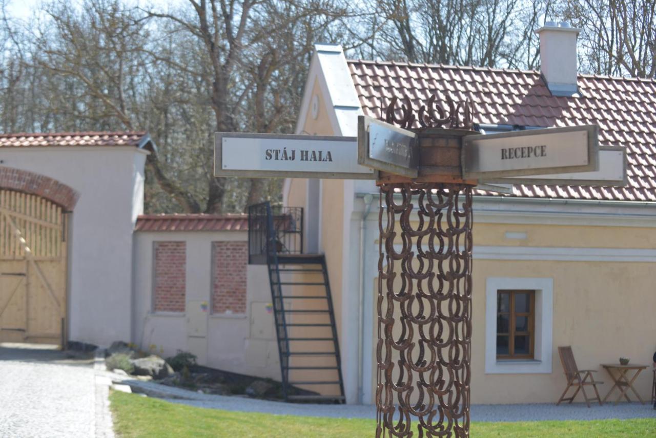 Statek Krkavci Hora Villa Nizbor Kültér fotó